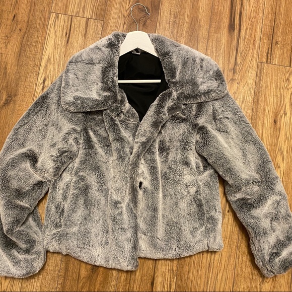 NWOT Faux Fur Coat - Picture 2 of 3
